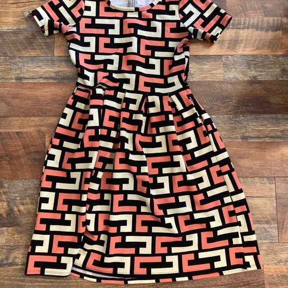 Geometric Patterned Dress with pockets - Picture 1 of 4